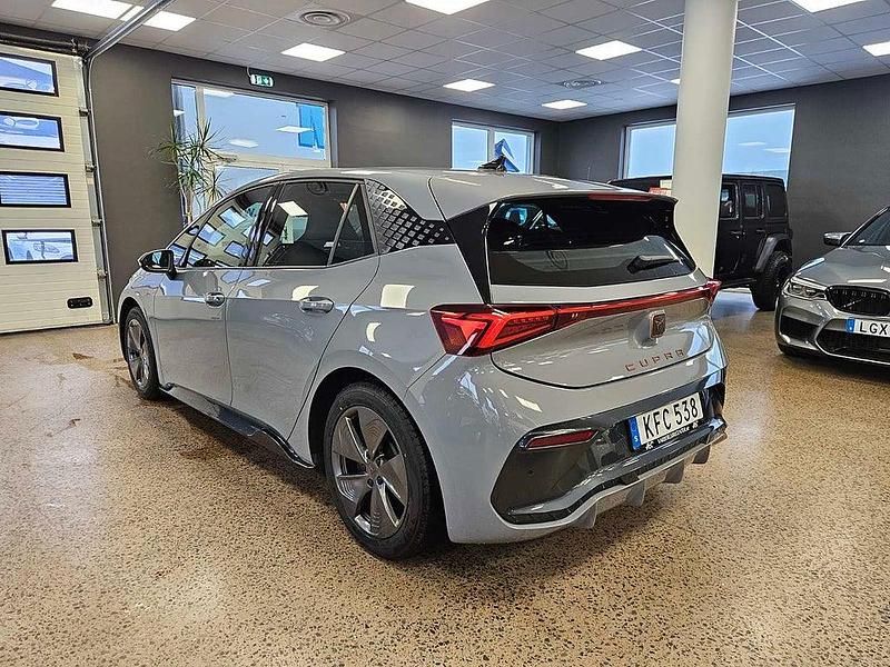 Begagnad Cupra Born 150 kW (204 HK) 2023 Grå Halvkombi