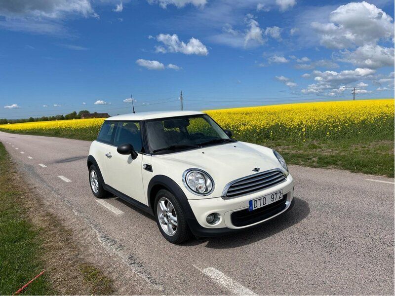 Vit Begagnad 2014 Mini ONE Halvkombi | 71 500 kr (Marknadspris) - Bild 1/4