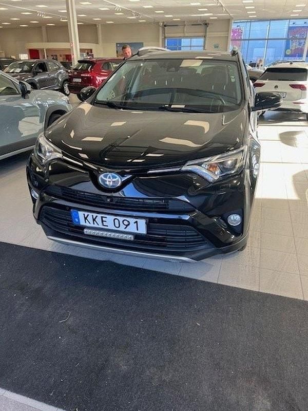 Svart Begagnad 2015 Toyota RAV4 Hybrid Executive SUV | 239 900 kr (Marknadspris) - Bild 1/4
