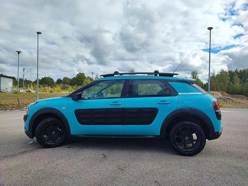 Blå Begagnad 2016 Citroën C4 Cactus PureTech Halvkombi | 95 000 kr (Marknadspris) - Bild 1/3