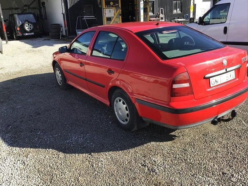 Begagnad Skoda Octavia 75 HK (55 kW) 1998 Röd Halvkombi