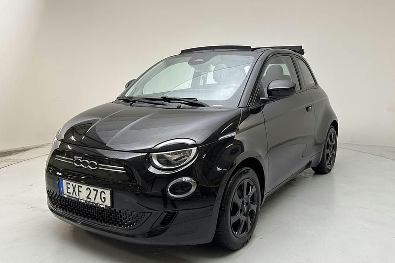 Svart Begagnad 2022 Fiat 500e Cab | 189 000 kr (Bra pris) - Bild 1/4