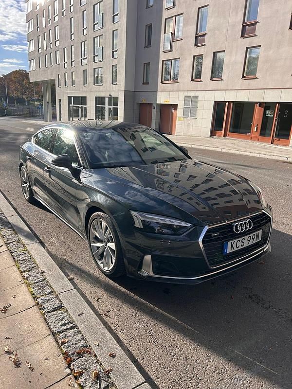 Gray metallic Begagnad 2021 Audi A5 Sportback Halvkombi | 315 000 kr (Superpris) - Bild 1/4