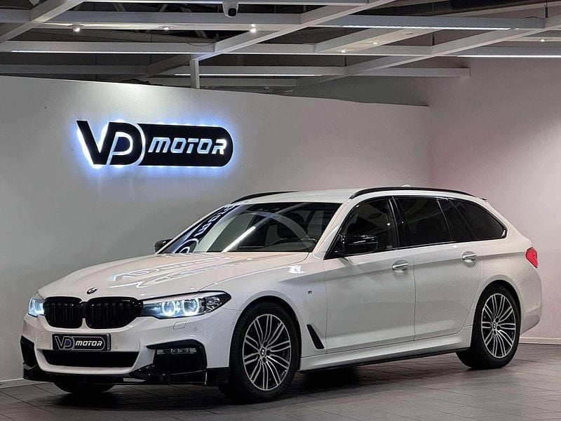 Vit Begagnad 2018 BMW 520 M Performance Kombi | 267 700 kr (Bra pris) - Bild 1/4