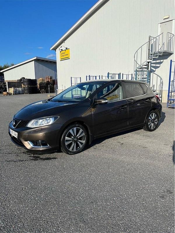 Brun Begagnad 2015 Nissan Pulsar Halvkombi | 59 000 kr (Lite dyr) - Bild 1/4