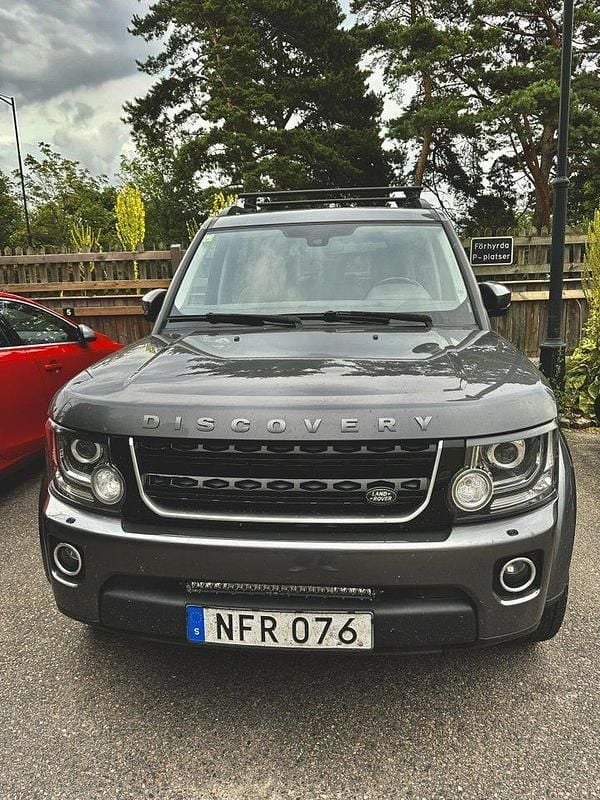 Grå Begagnad 2016 Land Rover Discovery 4 SUV | 235 000 kr (Marknadspris) - Bild 1/4