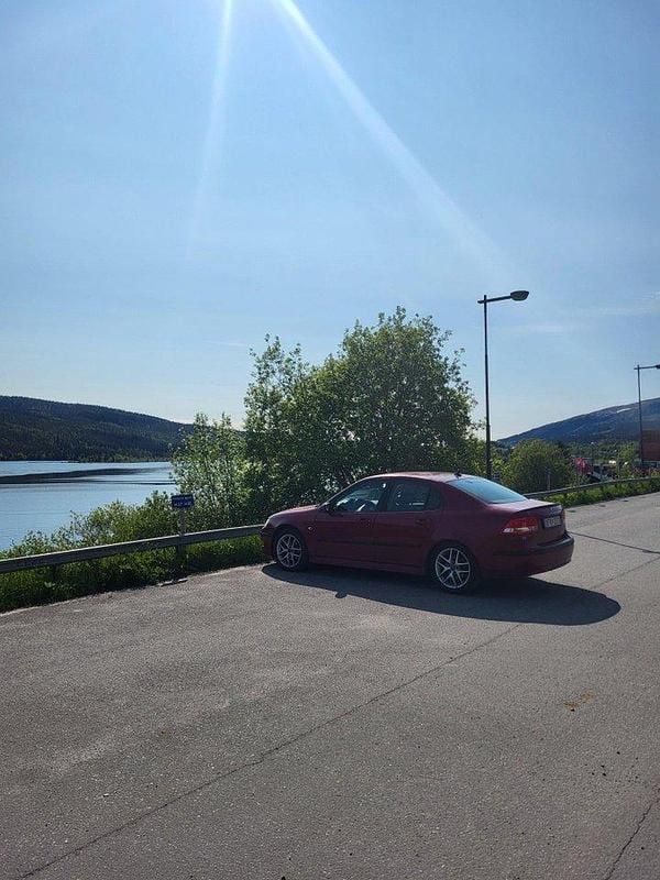 Röd Begagnad 2006 Saab 9-3 Vector Sedan | 23 000 kr (Superpris) - Bild 1/3