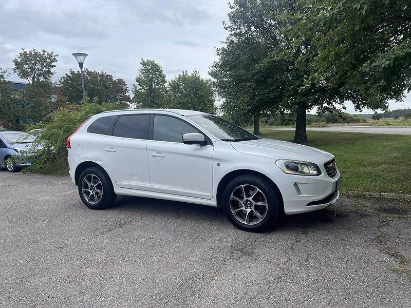 Vit Begagnad 2015 Volvo XC60 Ocean Race SUV | 79 000 kr (Dyr) - Bild 1/4