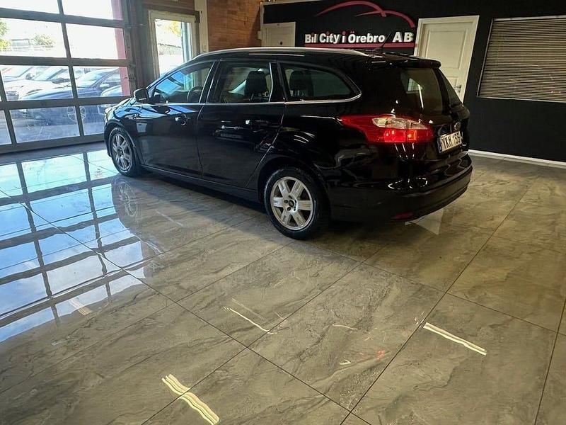 Begagnad Ford Focus 125 HK (91 kW) 2016 Svart Kombi