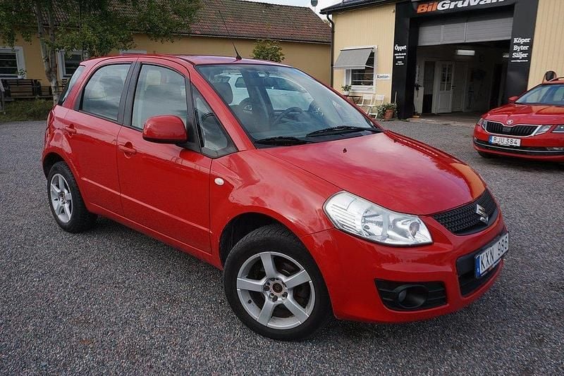 Röd Begagnad 2010 Suzuki SX4 Halvkombi | 52 900 kr (Bra pris) - Bild 1/4