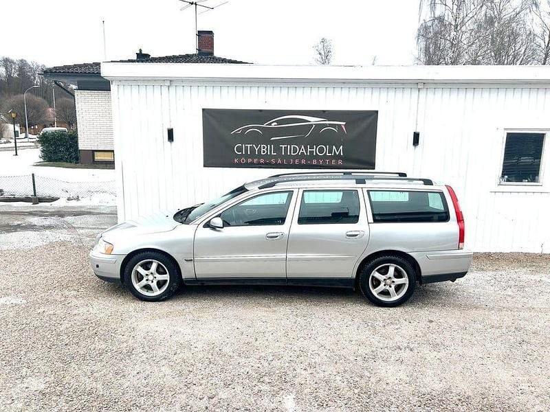 Begagnad Volvo V70 Kinetic 209 HK (153 kW) 2005 Ljusgrå Kombi