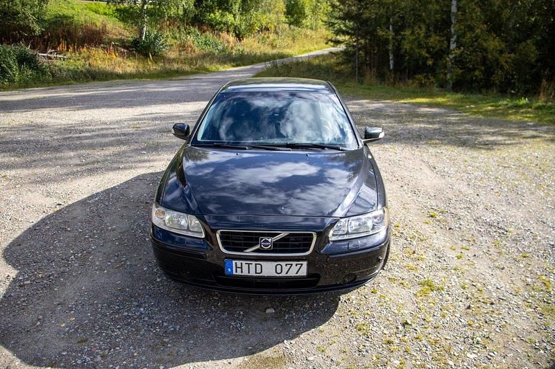Svart Begagnad 2009 Volvo S60 Sedan | 49 000 kr (Marknadspris) - Bild 1/4
