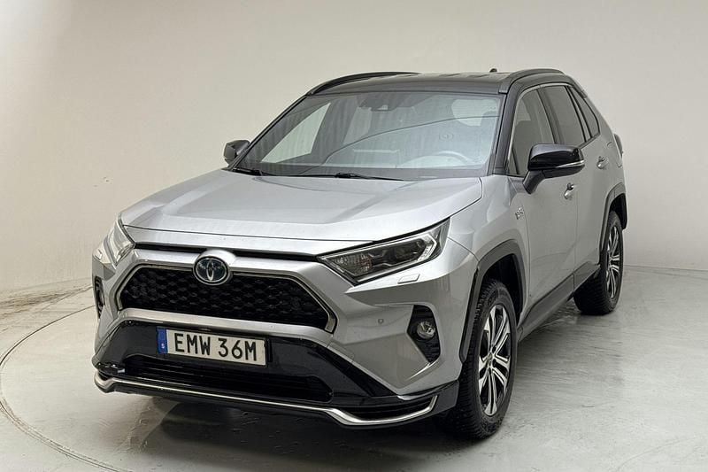 Grå Begagnad 2021 Toyota RAV4 Style | 370 000 kr (Bra pris) - Bild 1/4