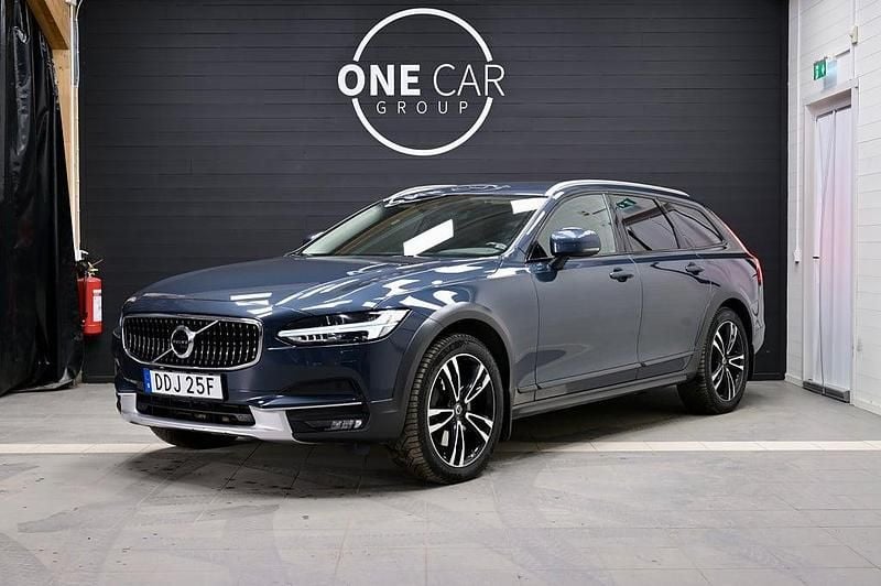 Blå Begagnad 2019 Volvo V90 CC Momentum Kombi | 314 900 kr (Marknadspris) - Bild 1/4