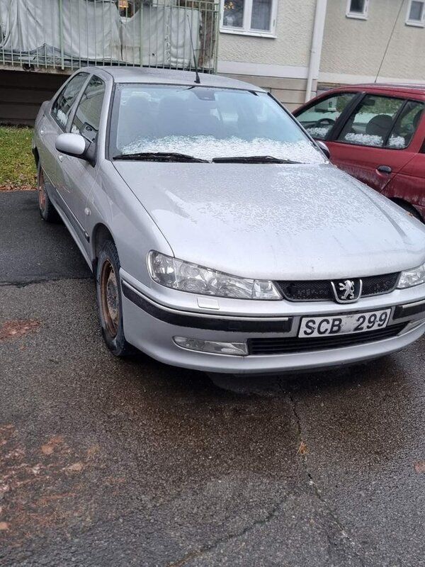 Grå Begagnad 2001 Peugeot 406 Sedan | 12 000 kr - Bild 1/3