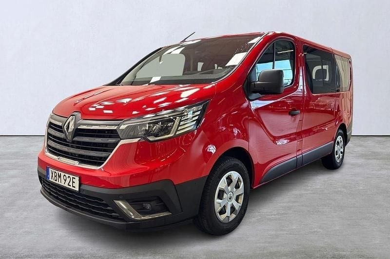 Röd Begagnad 2022 Renault Trafic Van | 319 900 kr - Bild 1/4