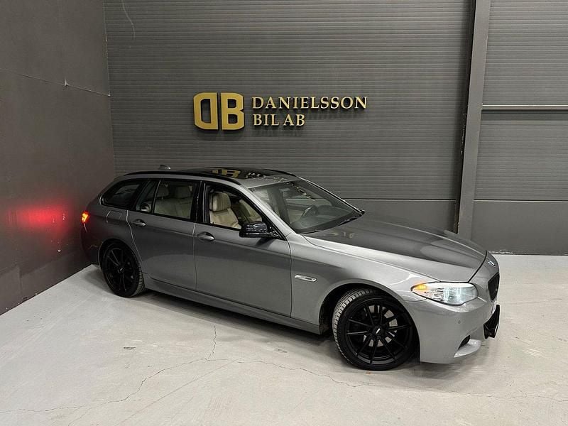 Grå Begagnad 2012 BMW 530 M Sport Kombi | 149 800 kr (Marknadspris) - Bild 1/4