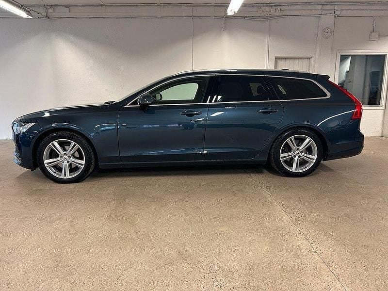 Mörkblå (blå met) Begagnad 2018 Volvo V90 Business Edition Kombi | 219 900 kr (Marknadspris) - Bild 1/4