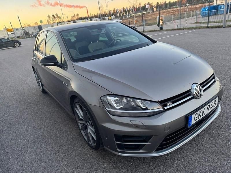 Begagnad VW Golf VII R 301 HK (221 kW) 2014 Grå Halvkombi