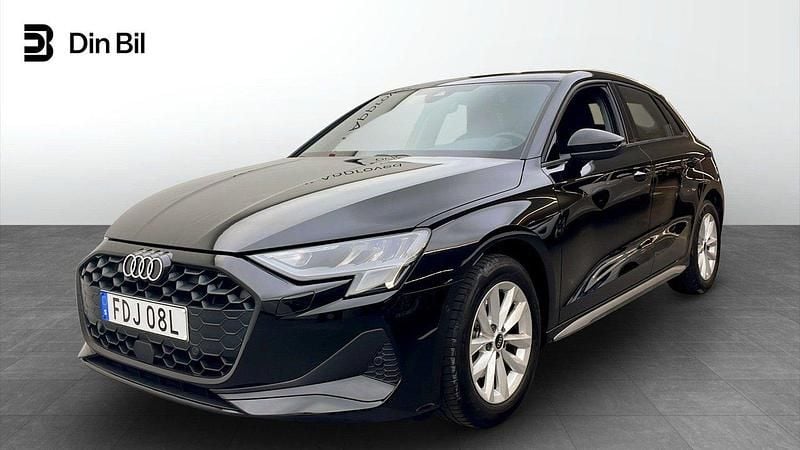 Svart Begagnad 2025 Audi A3 Sportback Proline Halvkombi | 309 000 kr (Marknadspris) - Bild 1/4
