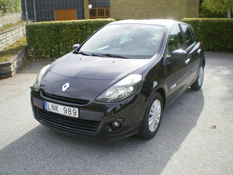 Svart Begagnad 2010 Renault Clio R.S. Halvkombi | 25 800 kr (Marknadspris) - Bild 1/4
