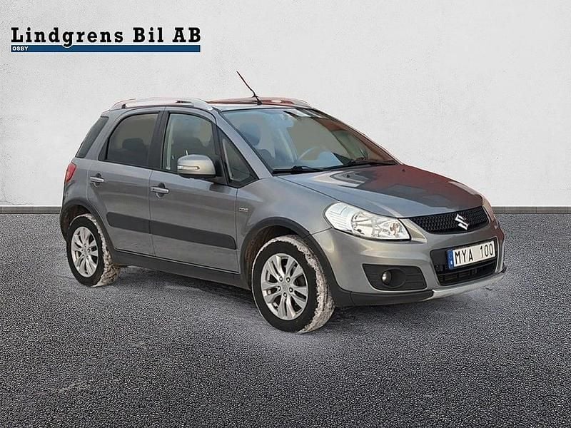 Grå Begagnad 2012 Suzuki SX4 Halvkombi | 47 900 kr (Marknadspris) - Bild 1/4