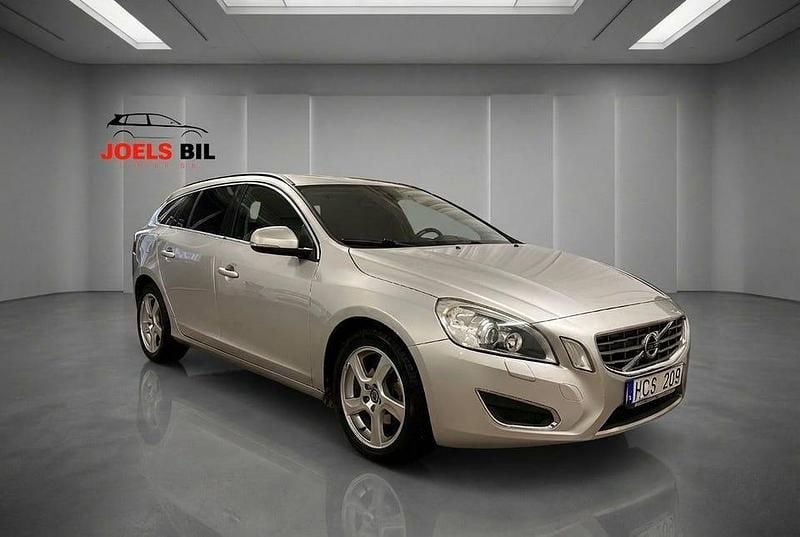 Begagnad Volvo V60 Momentum 116 HK (85 kW) 2012 Grå Kombi