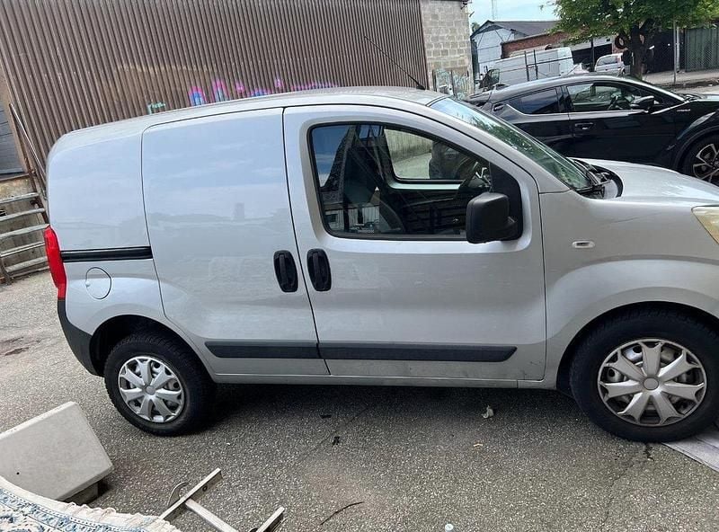 Grå Begagnad 2010 Peugeot Bipper Minibuss | 49 000 kr - Bild 1/4