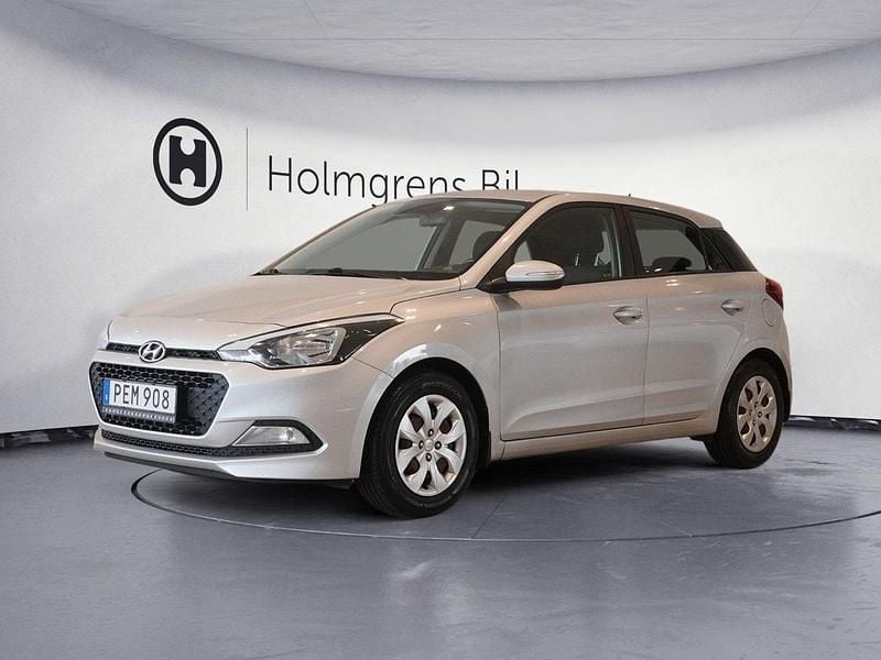 Silver Begagnad 2016 Hyundai i20 Comfort Halvkombi | 89 900 kr (Lite dyr) - Bild 1/4