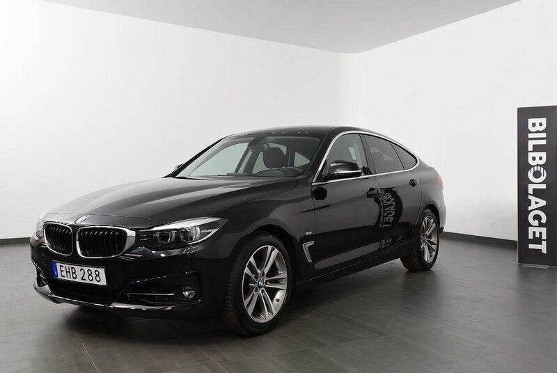 Svart Begagnad 2017 BMW 330 Sport Line Halvkombi | 274 800 kr (Marknadspris) - Bild 1/4