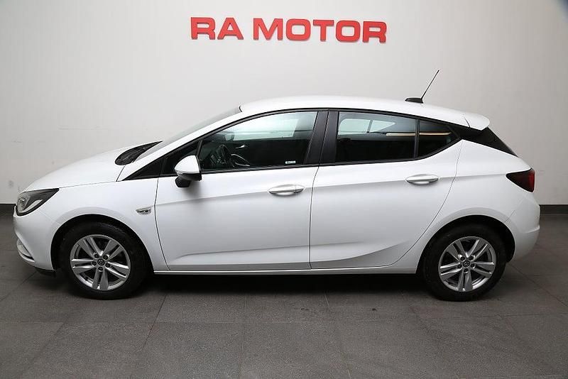 Begagnad Opel Astra Enjoy 125 HK (91 kW) 2018 Vit Halvkombi