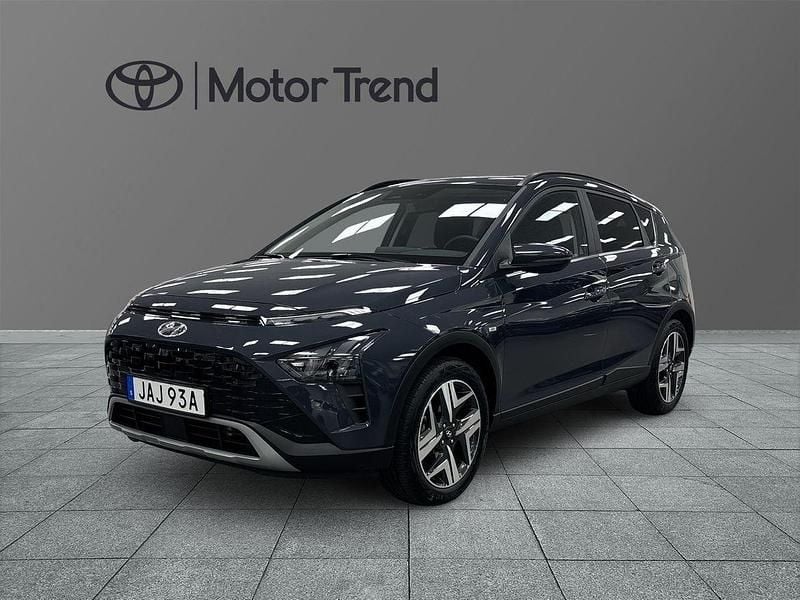 Grå Begagnad 2023 Hyundai Bayon Advanced SUV | 219 000 kr (Marknadspris) - Bild 1/4
