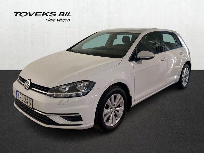 Vit (pure white) Begagnad 2018 VW Golf VII Kombi | 109 900 kr (Bra pris) - Bild 1/4