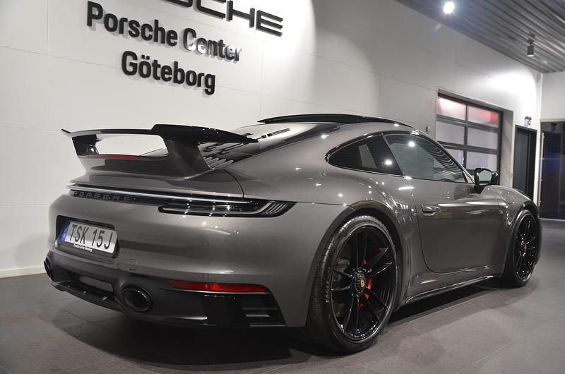 Begagnad Porsche 911 Carrera 4 GTS 2024 Grå
