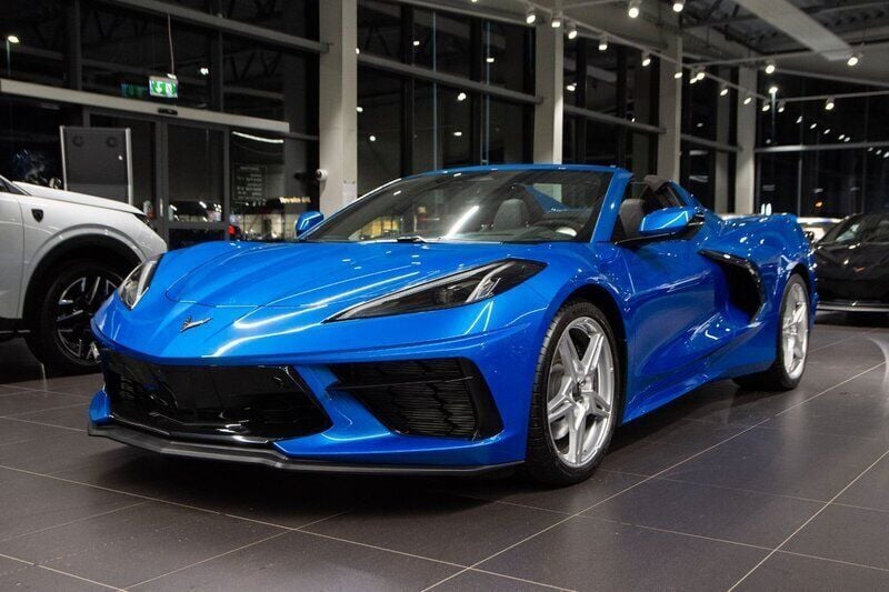 Blå Ny 2024 Chevrolet Corvette Stingray Cab | 1 295 000 kr (Marknadspris) - Bild 1/4