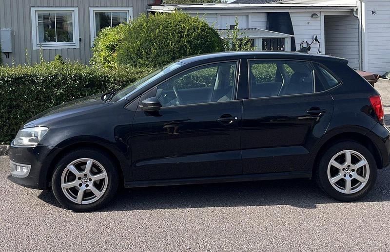 Svart Begagnad 2014 VW Polo Halvkombi | 60 000 kr (Bra pris) - Bild 1/4