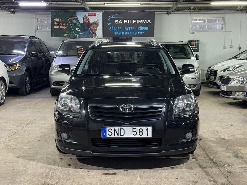 Svart Begagnad 2006 Toyota Avensis Executive Kombi | 69 900 kr (Dyr) - Bild 1/4