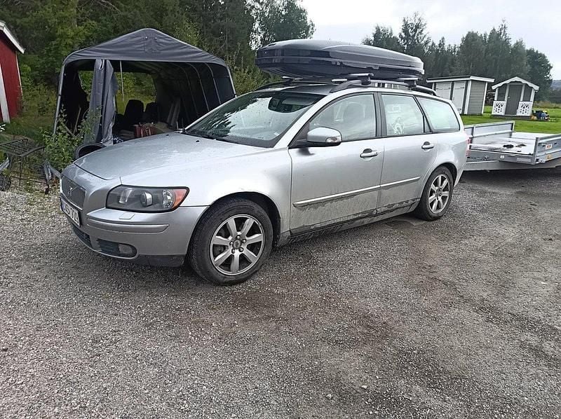 Silver Begagnad 2007 Volvo V50 Momentum Kombi | 25 000 kr (Superpris) - Bild 1/3
