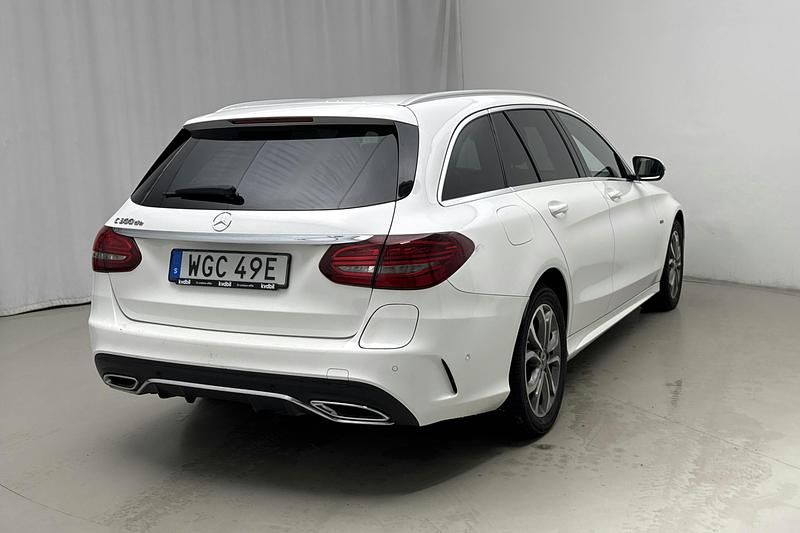 Begagnad Mercedes C300 AMG line 306 HK (225 kW) 2021 Vit Kombi
