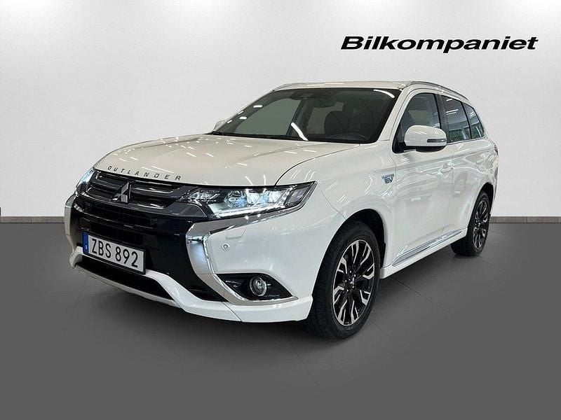 Vit Begagnad 2017 Mitsubishi Outlander P-HEV Comfort Edition SUV | 239 900 kr (Lite dyr) - Bild 1/4