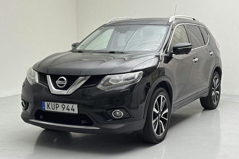 Svart Begagnad 2015 Nissan X-Trail Tekna SUV | 79 000 kr - Bild 1/4