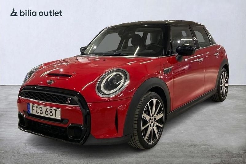 Röd Begagnad 2022 Mini Cooper S Halvkombi | 259 900 kr (Marknadspris) - Bild 1/3
