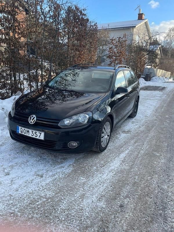 Begagnad VW Golf VI 105 HK (77 kW) 2010 Svart Halvkombi