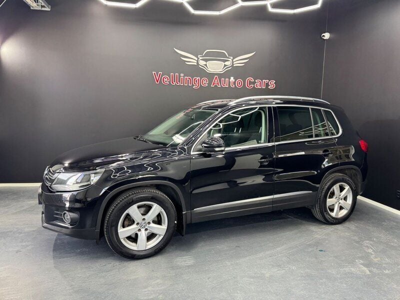 Svart Begagnad 2012 VW Tiguan Sportline SUV | 119 900 kr (Marknadspris) - Bild 1/4