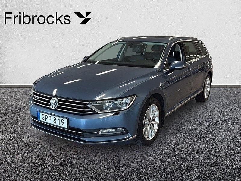 Blå Begagnad 2015 VW Passat GT Kombi | 134 800 kr (Marknadspris) - Bild 1/4