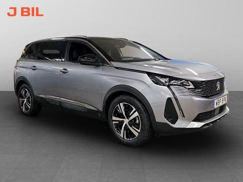 Grå Begagnad 2024 Peugeot 5008 GTi SUV | 334 900 kr (Marknadspris) - Bild 1/4