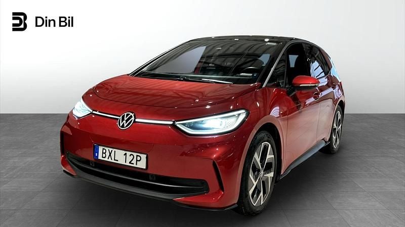 Mörkröd Begagnad 2023 VW ID.3 Pro Performance Halvkombi | 319 900 kr (Dyr) - Bild 1/4