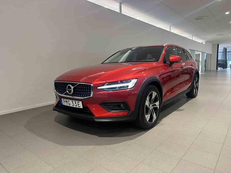 Röd Begagnad 2021 Volvo V60 CC Kombi | 399 500 kr - Bild 1/1