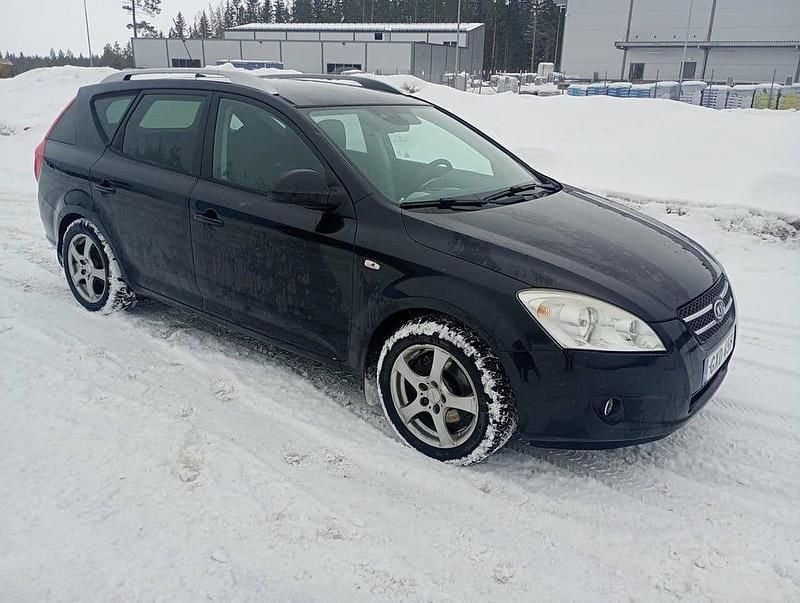 Begagnad Kia Ceed 116 HK (85 kW) 2008 Svart Halvkombi