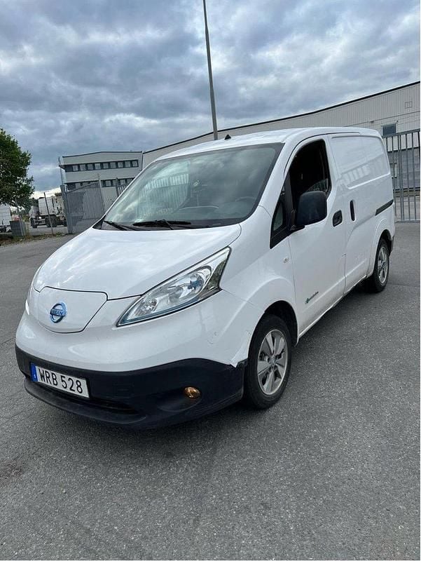 Vit Begagnad 2018 Nissan e-NV200 Van | 99 900 kr (Superpris) - Bild 1/4